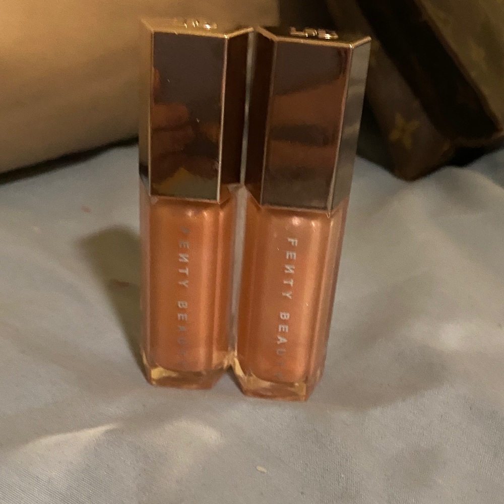 2 Fenty Gloss Bomb in Sweet Mouth.  No box never used. Brand new